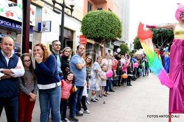 Papá Noel recibe el cariño de cientos de niños de Telde (Foto Antonio Alí y TA)